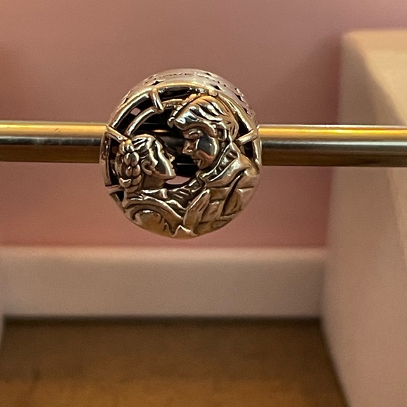 NEW HTF Authentic Disney Star Wars x Pandora The Kiss charm Hans Solo and Leia - Picture 9 of 10
